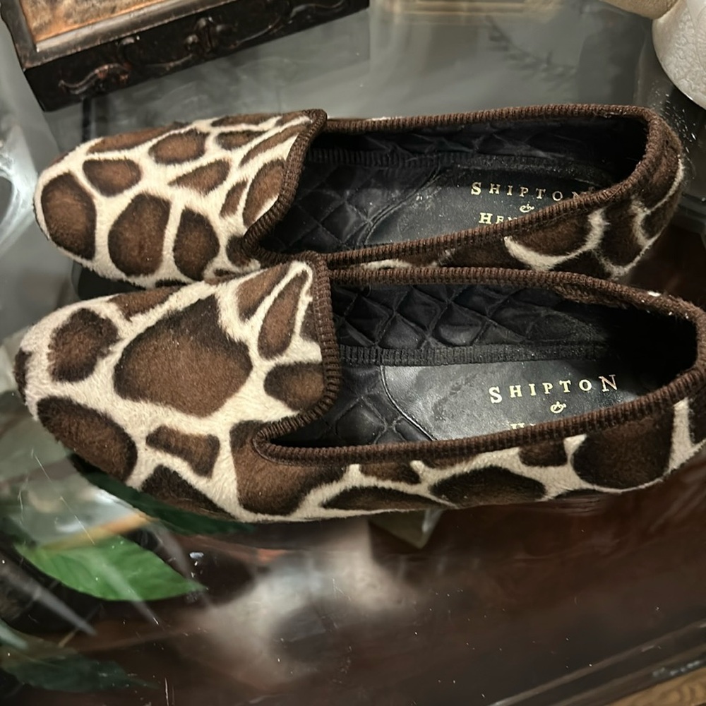 Shipton & Heneage EUC handmade giraffe “slippers”